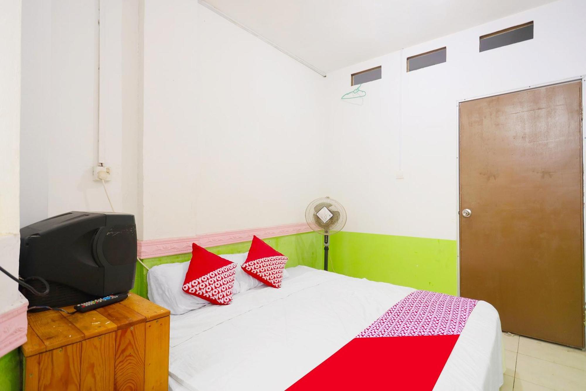 Spot On 91343 Kartika Guest House Syariahnearpantai Stres Jodoh  Екстер'єр фото