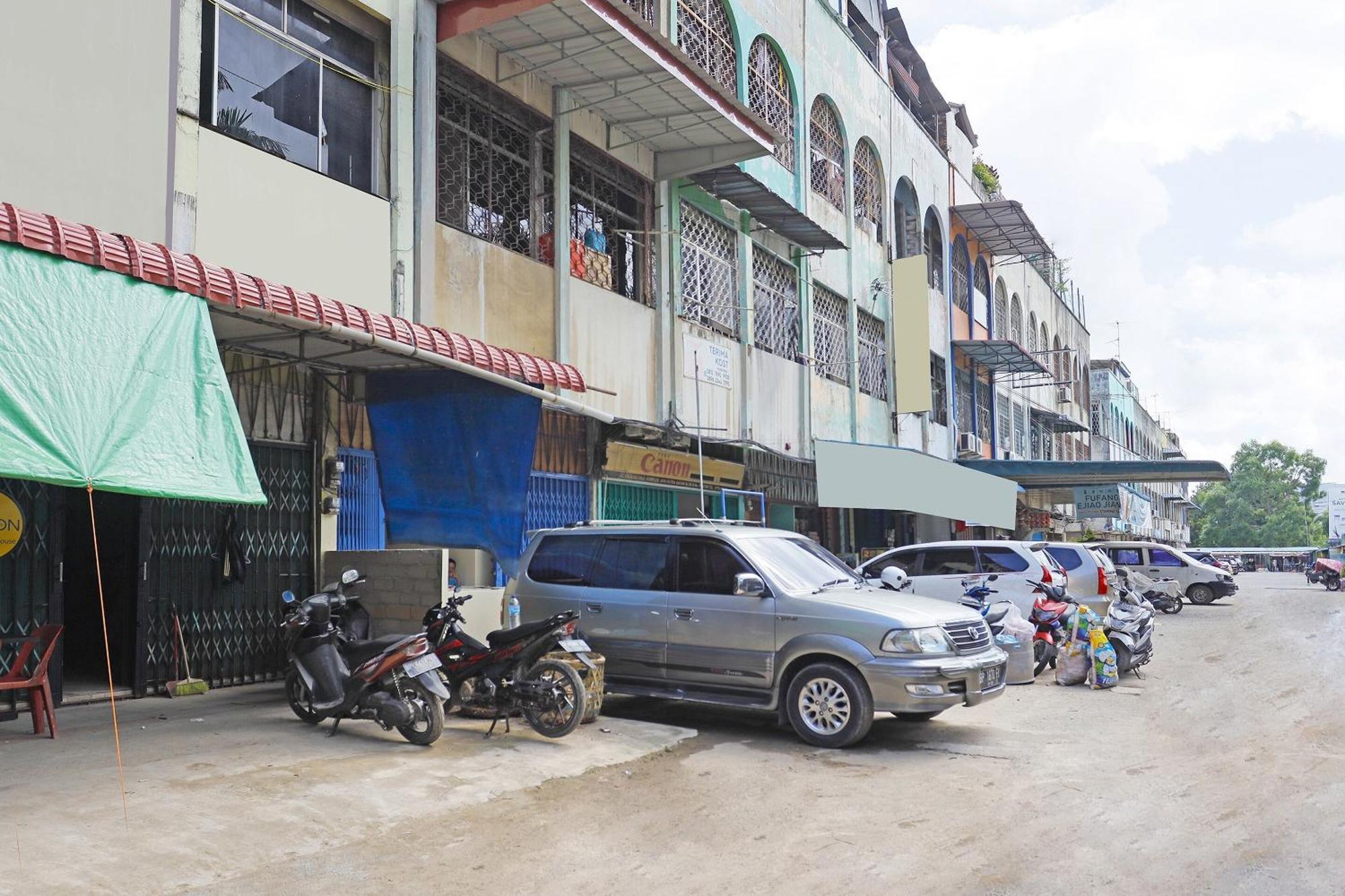 Spot On 91343 Kartika Guest House Syariahnearpantai Stres Jodoh  Екстер'єр фото